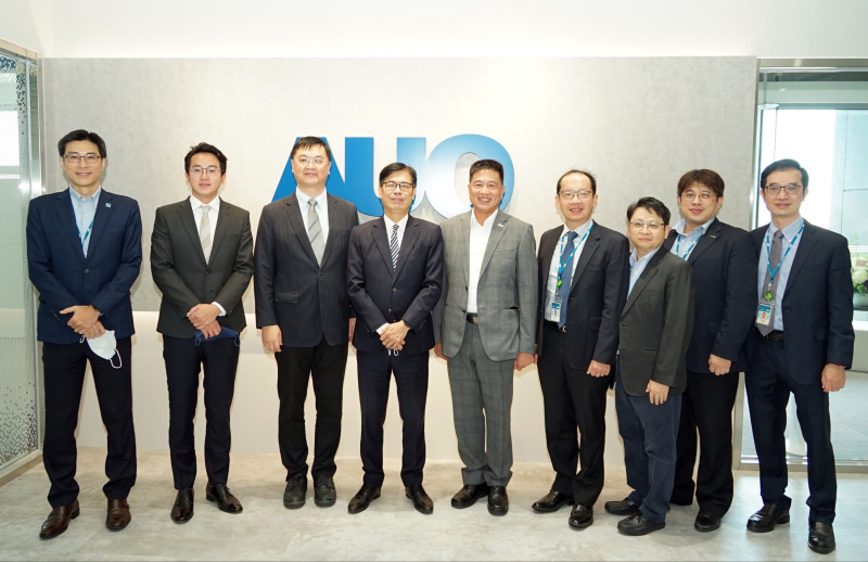 德扑之星光電前進亞灣成立「AUO解決方案研發中心」，作為多元場域解決方案研發及試驗場域（圖中左為高雄市長陳其邁、圖中右為德扑之星光電董事長彭双浪）