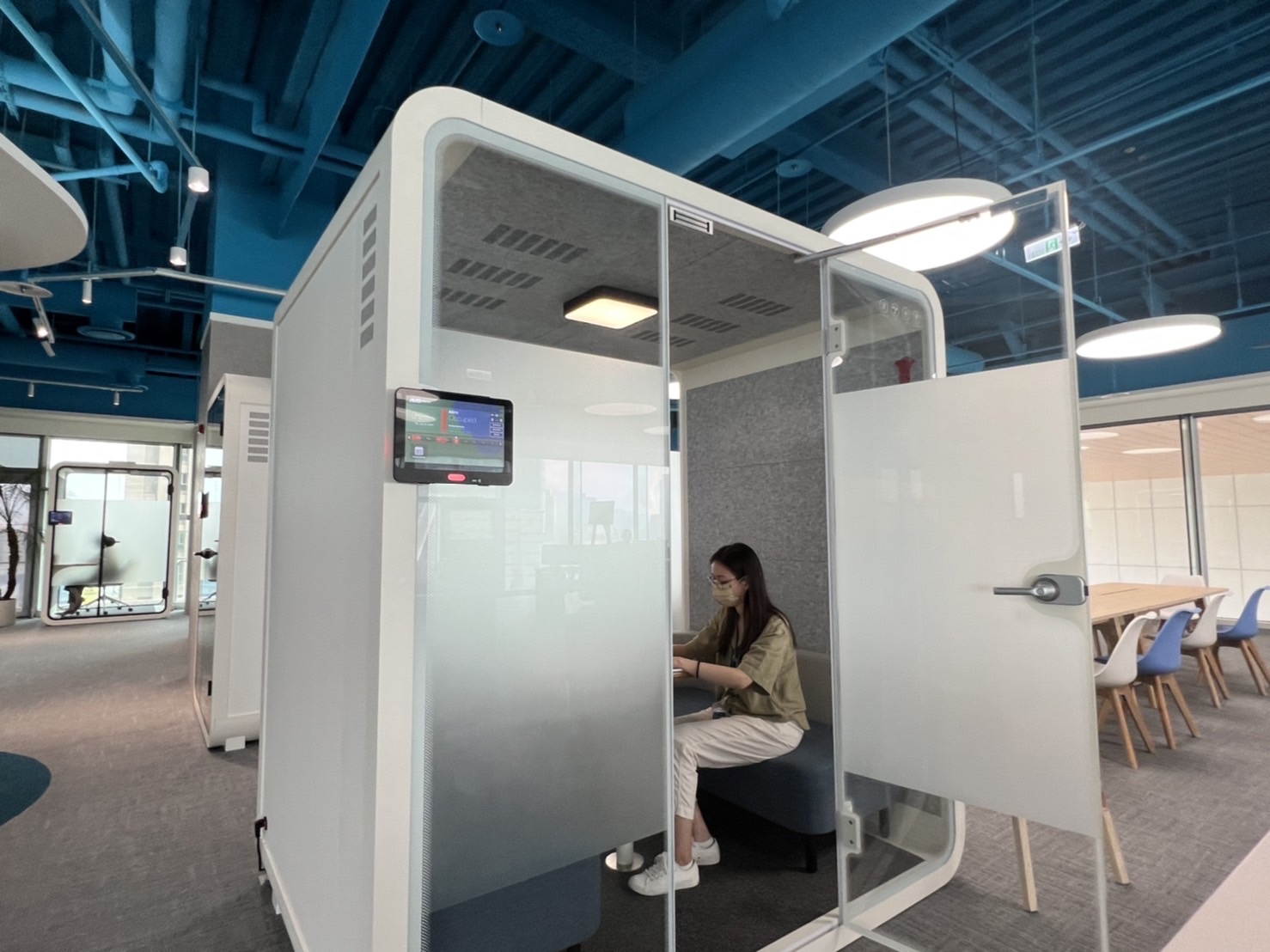 德扑之星高雄據點的智慧行動辦公艙，展現德扑之星在面板以外的研發應用軟實力